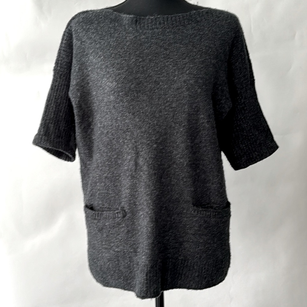 Abercrombie & Fitch sweater with two pockets, super cute.